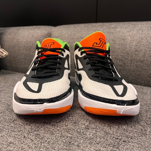 Jason Tatum’s, size 14 Men’s basketball shoe - Picture 2 of 8